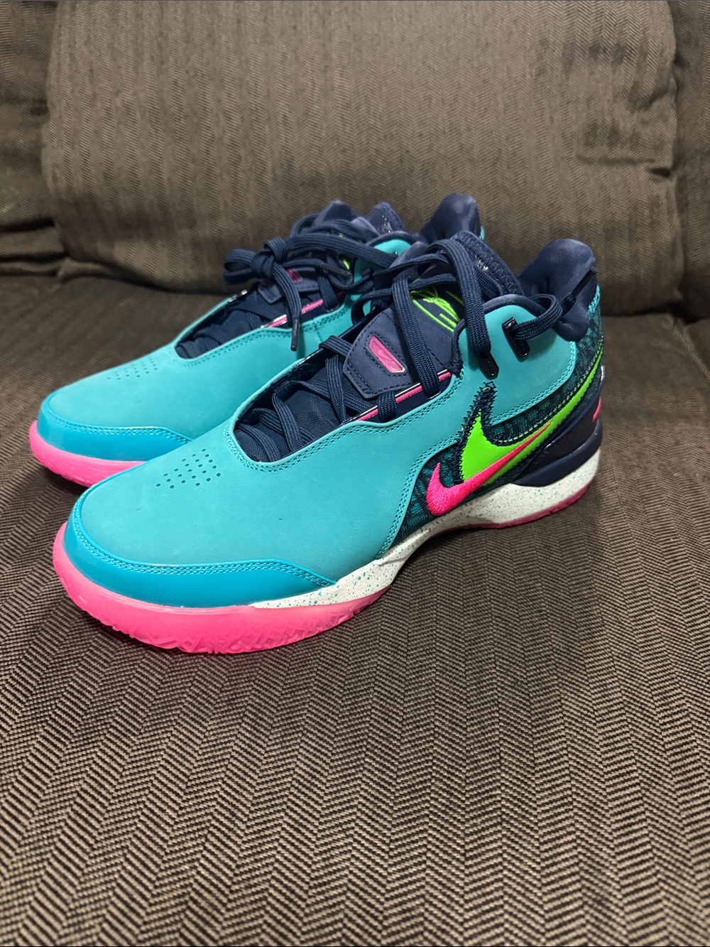 Nike Men's Teal/Navy/Neon Pink/Green Basketball Sneakers